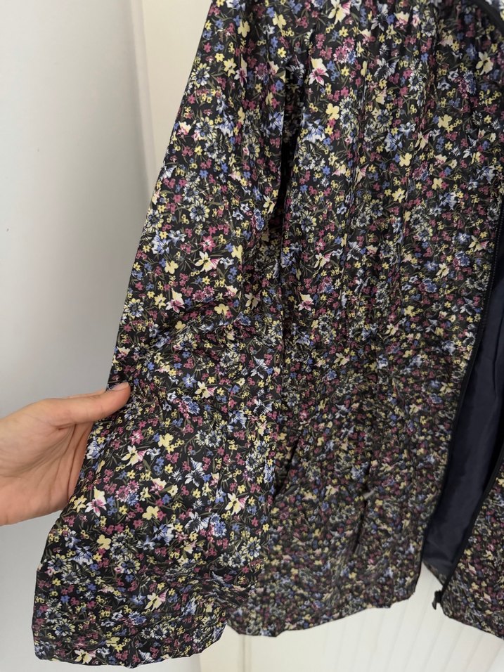 Çiçek Desenli yağmurluk - Görsel 3