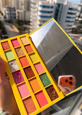 Revolution Ananas Desenli far paleti - Görsel 2