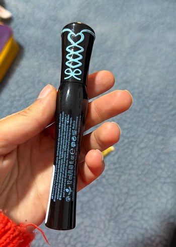 Essence Siyah Suya Dayanıklı Maskara - Görsel 3