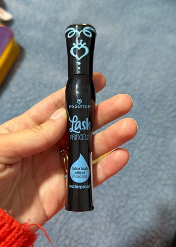 Essence Siyah Suya Dayanıklı Maskara - Görsel 2