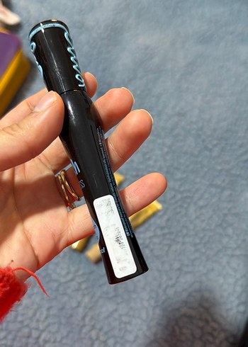 Essence Siyah Suya Dayanıklı Maskara - Görsel 4