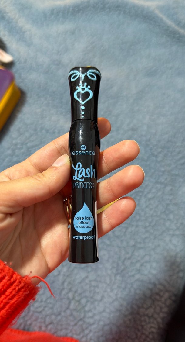 Essence Siyah Suya Dayanıklı Maskara - Görsel 2