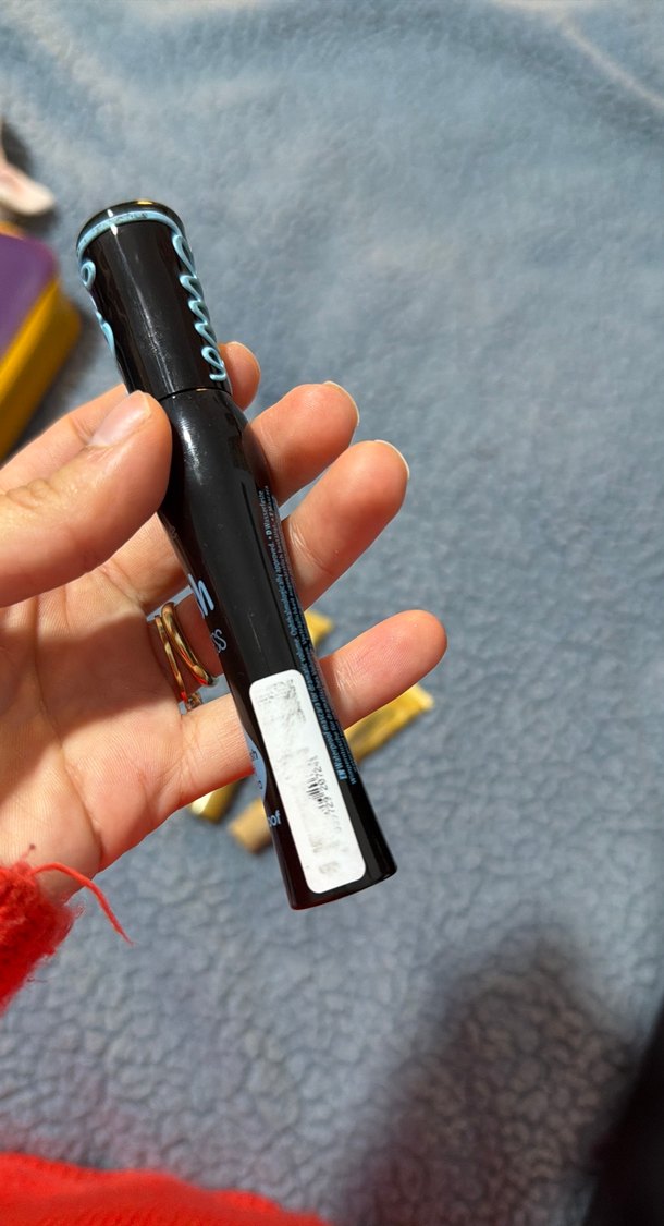 Essence Siyah Suya Dayanıklı Maskara - Görsel 4