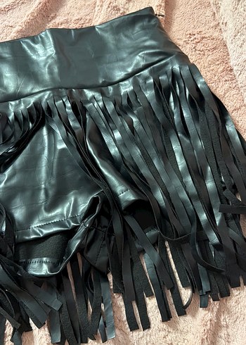 Püsküllü Siyah Deri Mini Şort - Görsel 3