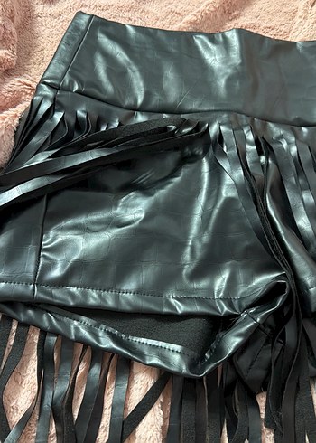 Püsküllü Siyah Deri Mini Şort - Görsel 2