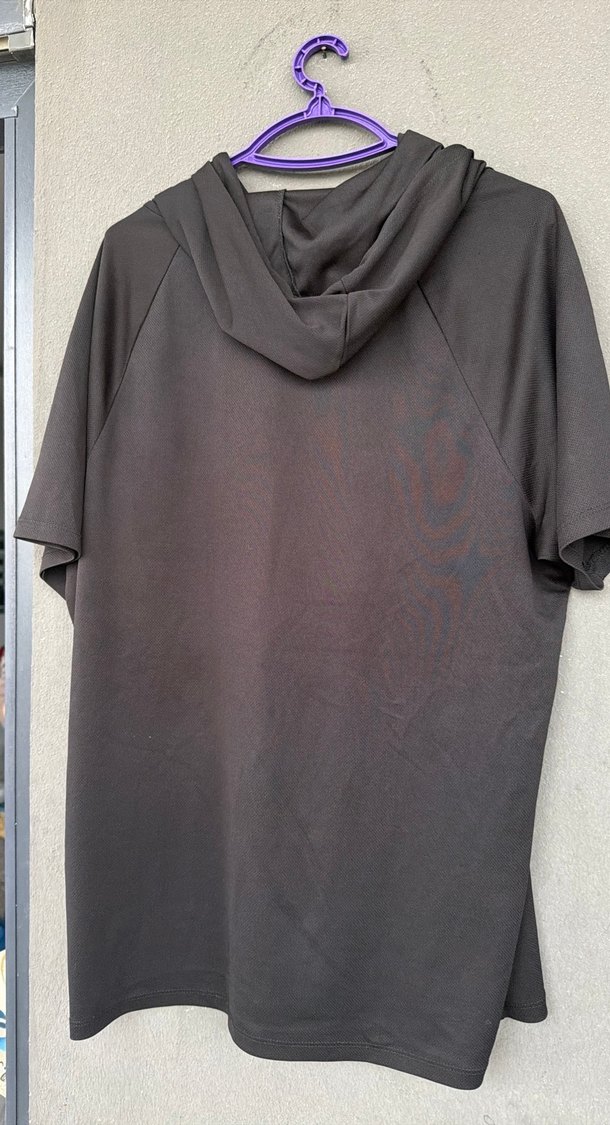 Erkek Siyah Kapüşonlu Kısa Kollu Tişört - Görsel 2