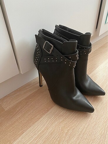 Zara Siyah İnce Topuk Bot