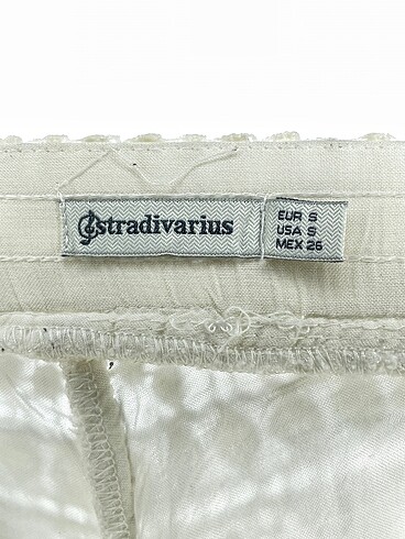 s Beden beyaz Renk Stradivarius Mini Şort %70 İndirimli.
