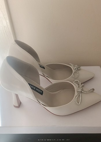 Nine West Beyaz Stiletto Fiyonk Detaylı - Görsel 2