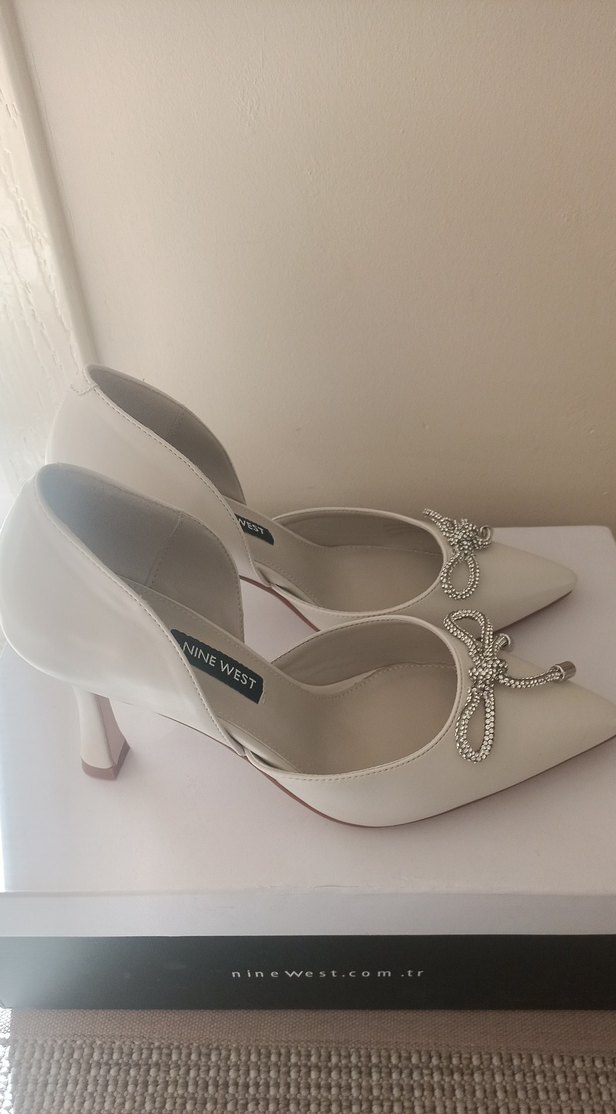 Nine West Beyaz Stiletto Fiyonk Detaylı - Görsel 2