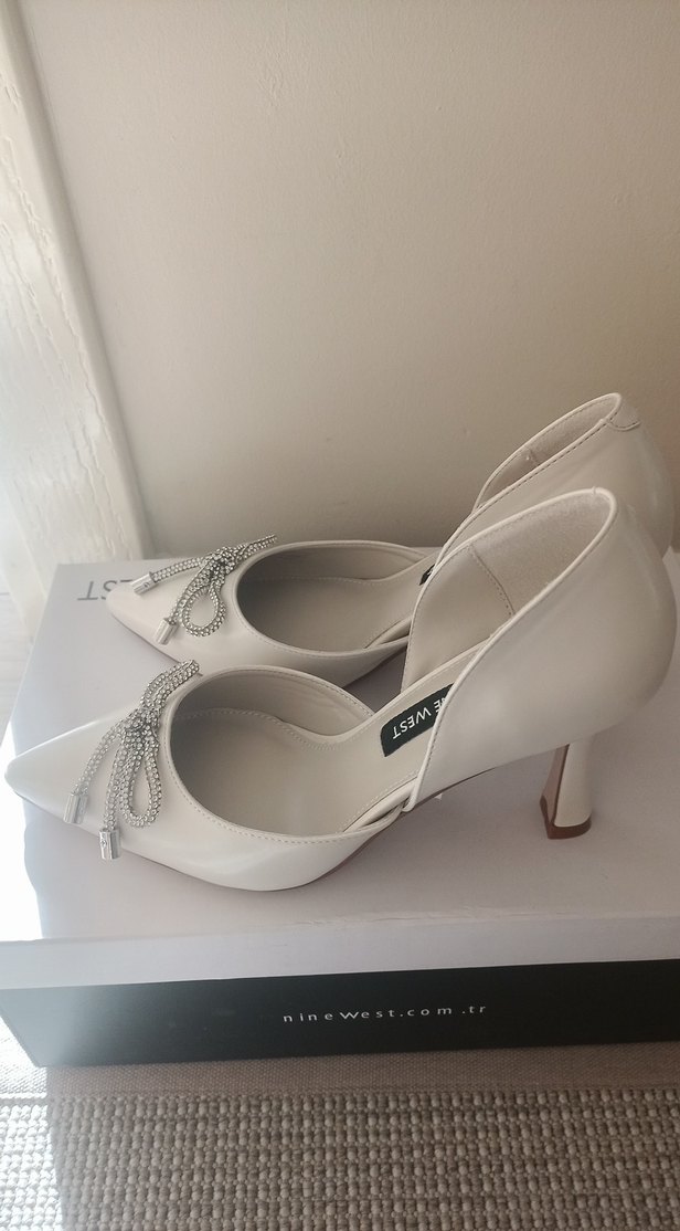 Nine West Beyaz Stiletto Fiyonk Detaylı - Görsel 4