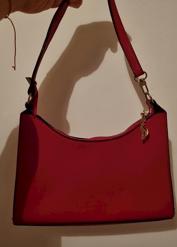 Kırmızı Çanta - Görsel 2