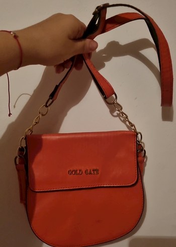 Kırmızı Çanta - Görsel 3