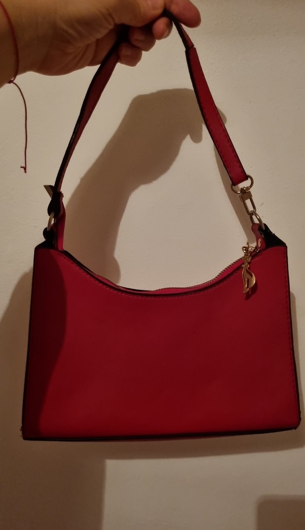 Kırmızı Çanta - Görsel 2