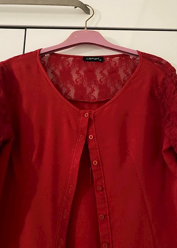 Düğmeli Kırmızı Bluz - Görsel 3