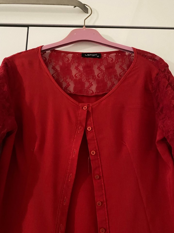 Düğmeli Kırmızı Bluz - Görsel 3