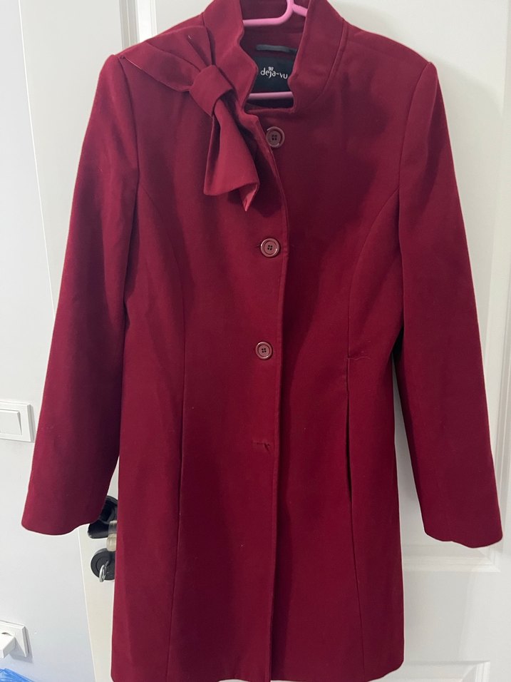 Fiyonklu Kırmızı Kadın Kaban - Görsel 3