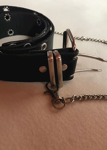 Zincir Detaylı Siyah Deri Kadın Kemer - Görsel 3