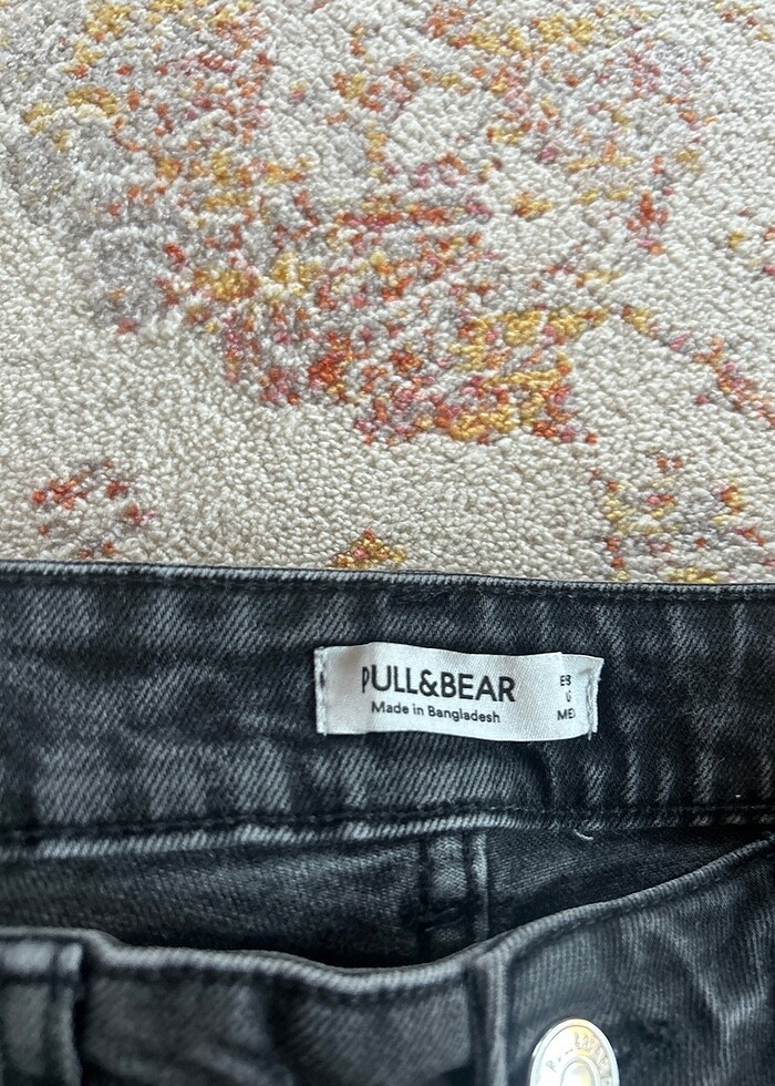 Pull and Bear Yırtmaç Detaylı soluk efektli siyah ispanyol  kot - Görsel 4