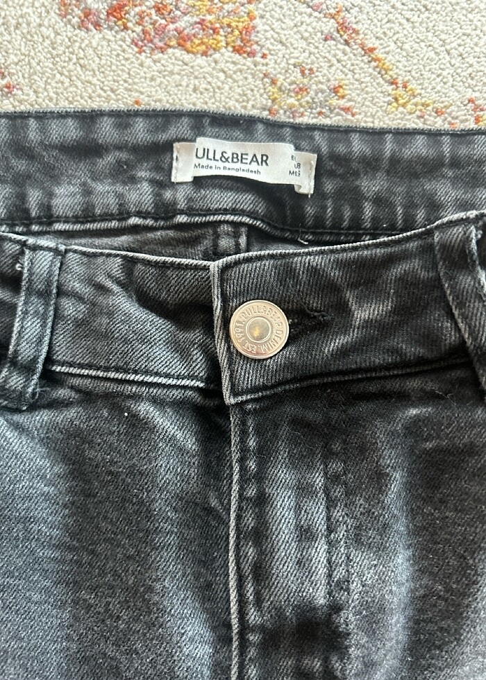 Pull and Bear Yırtmaç Detaylı soluk efektli siyah ispanyol  kot - Görsel 3