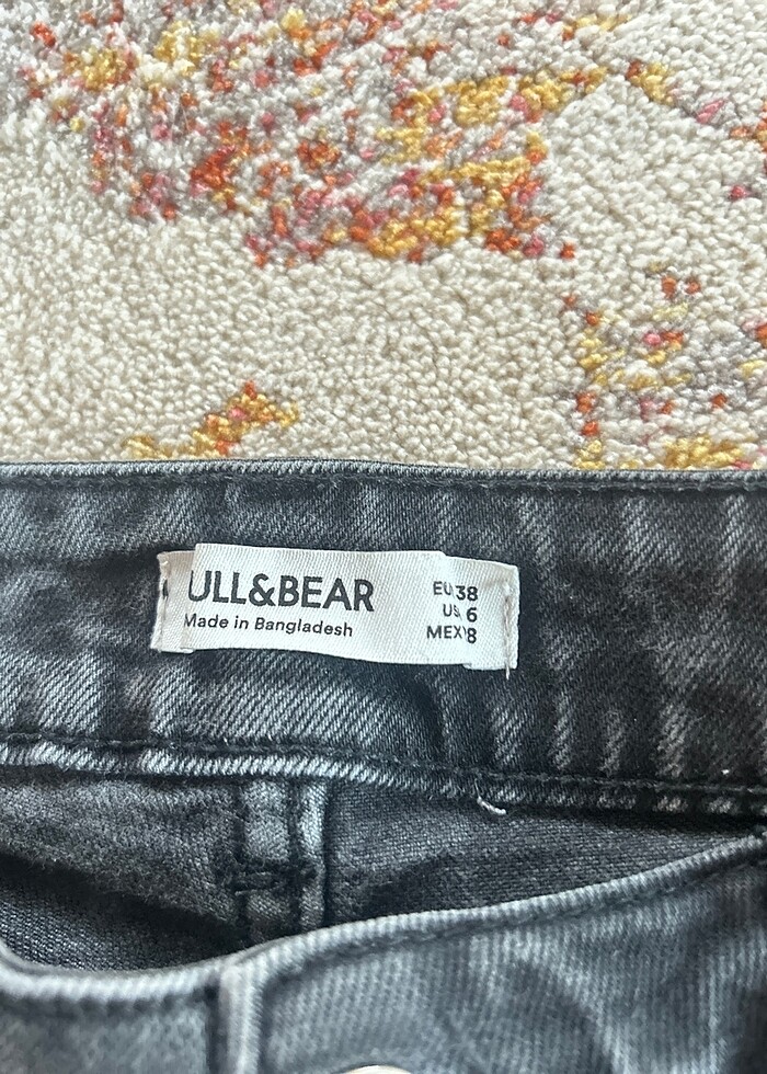 Pull and Bear Yırtmaç Detaylı soluk efektli siyah ispanyol  kot - Görsel 5