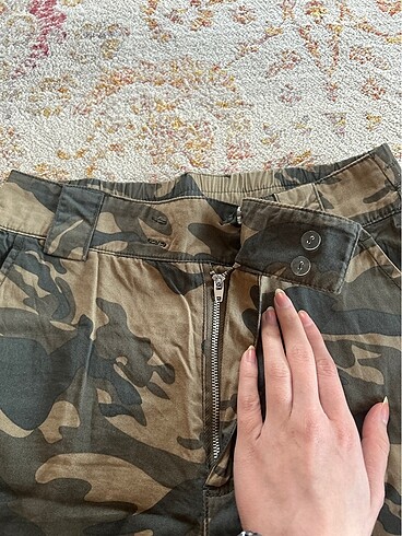 stradivarius kamufulaj desenli kargo pantolon - Görsel 5