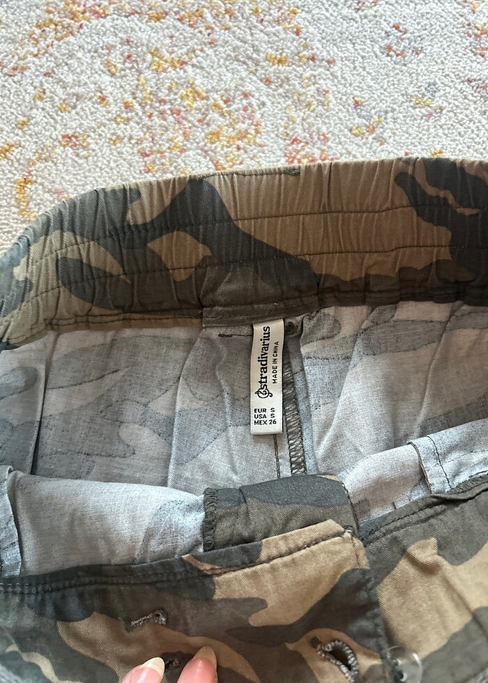 stradivarius kamufulaj desenli kargo pantolon - Görsel 4