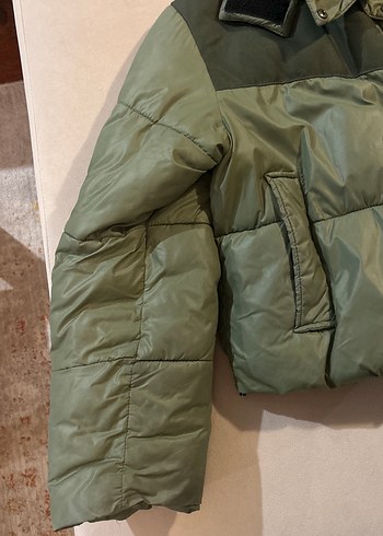 Bershka Kadın Haki Kapüşonlu Kısa Mont - Görsel 4