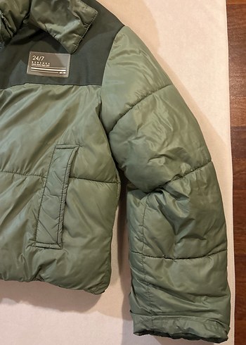 Bershka Kadın Haki Kapüşonlu Kısa Mont - Görsel 3