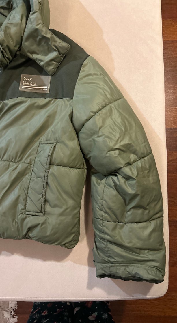 Bershka Kadın Haki Kapüşonlu Kısa Mont - Görsel 3