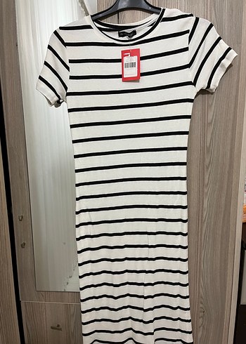 Çizgili Kısa Kollu Midi Elbise