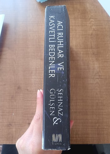 Şehnaz & Gülşen - Acı Ruhlar ve Kasvetli Bedenler - Görsel 4