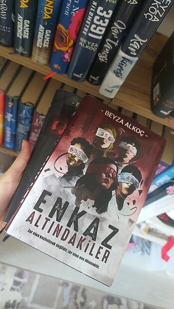 Enkaz altındakiler 