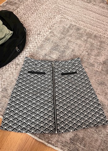 Gri Desenli Fermuarlı Mini Etek