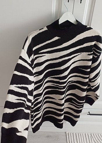 Boğazlı Zebra Desenli Kadın Tunik - Görsel 2