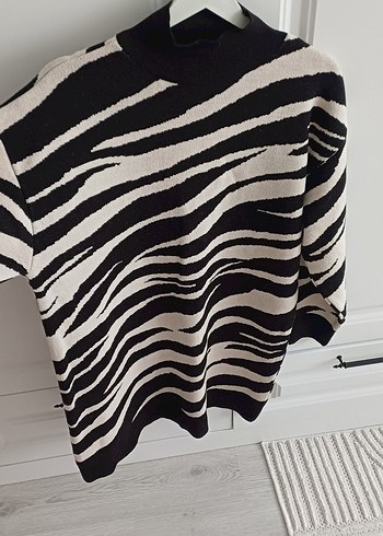 Boğazlı Zebra Desenli Kadın Tunik - Görsel 3