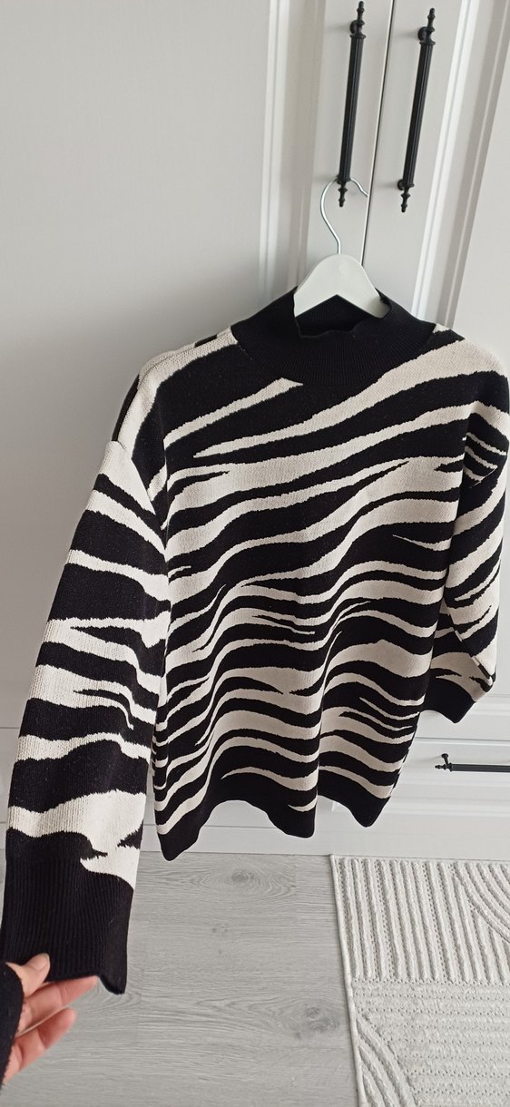 Boğazlı Zebra Desenli Kadın Tunik - Görsel 2