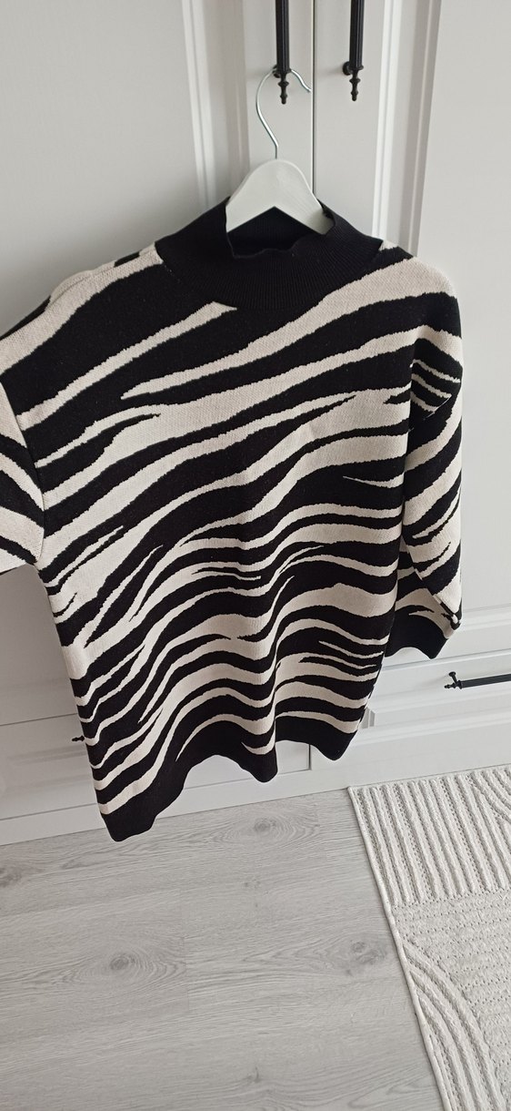 Boğazlı Zebra Desenli Kadın Tunik - Görsel 3