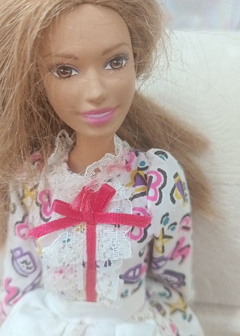 Beyaz Önlüklü Pastel Renkli Bebek - Görsel 2