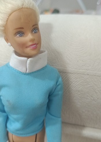 Mavi üst giyen pastel renk bebek - Görsel 2