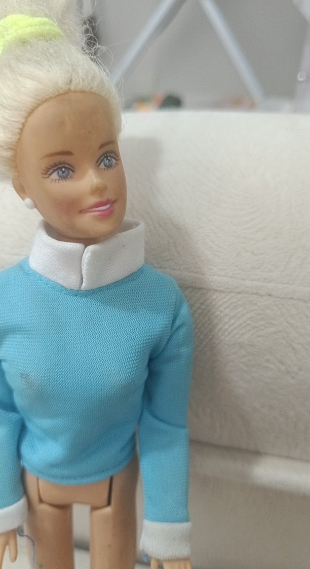 Mavi üst giyen pastel renk bebek - Görsel 2