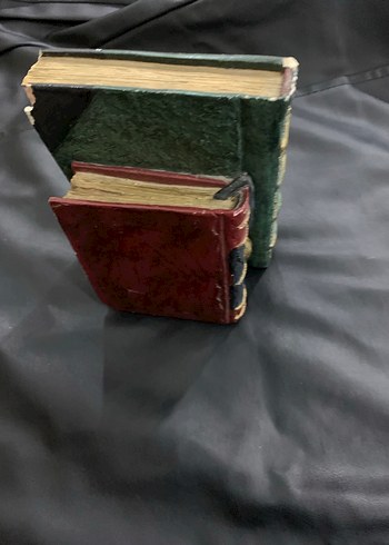 Detaylı Kabartmalı Kitap Şeklinde Biblo - Görsel 3