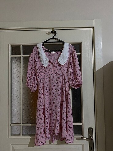 Pembe elbise