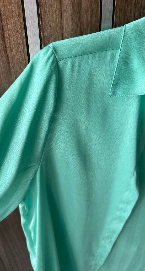 Düğmeli Yeşil Saten Kadın Gömlek - Görsel 2