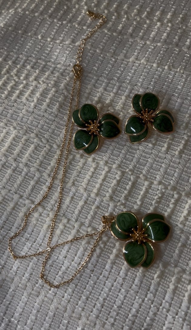 Vintage esintili yeşil çiçekli Küpe&Kolye seti - Görsel 2