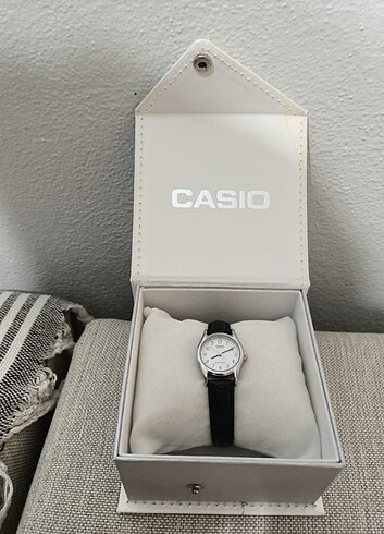 Casio Kadın kol saati 