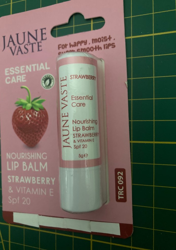 Jaune Vaste Çilekli Besleyici Dudak Balmı SPF 20 - Görsel 3