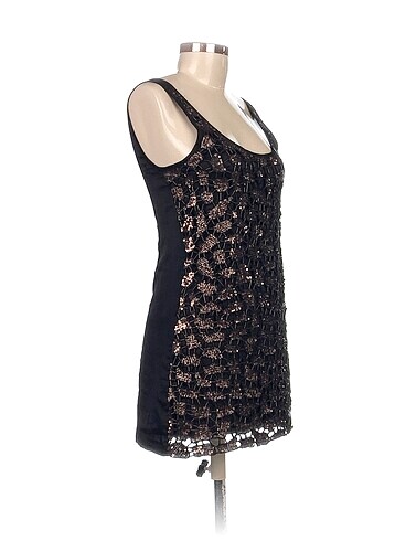 Guess Guess Kısa Elbise %70 İndirimli.