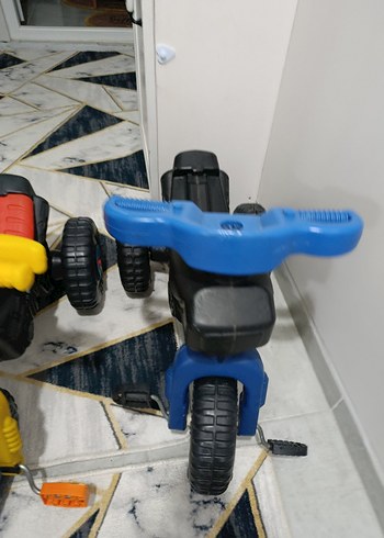 Renkli Plastik Oyuncak Araba