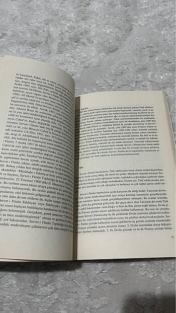 Beden Modern türk edebiyatının ana çizgileri kitabı